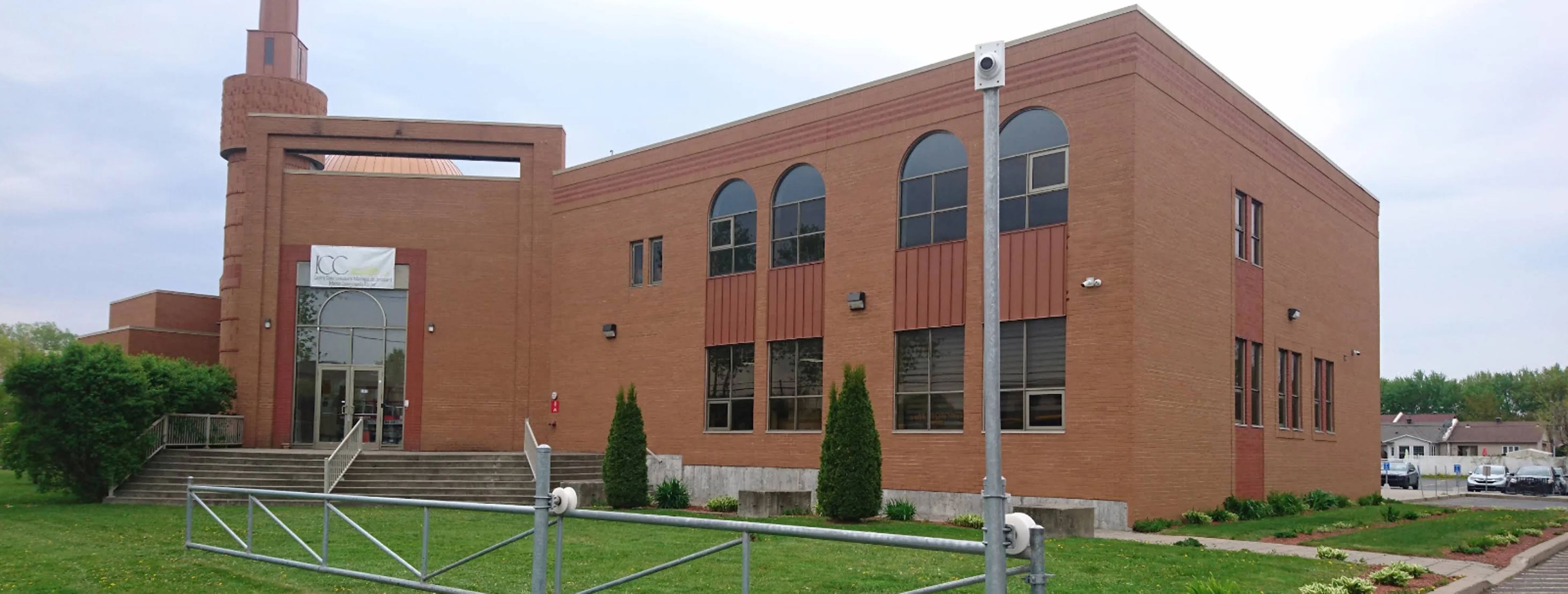 Exterior view of Centre Communautaire Islamique Brossard building